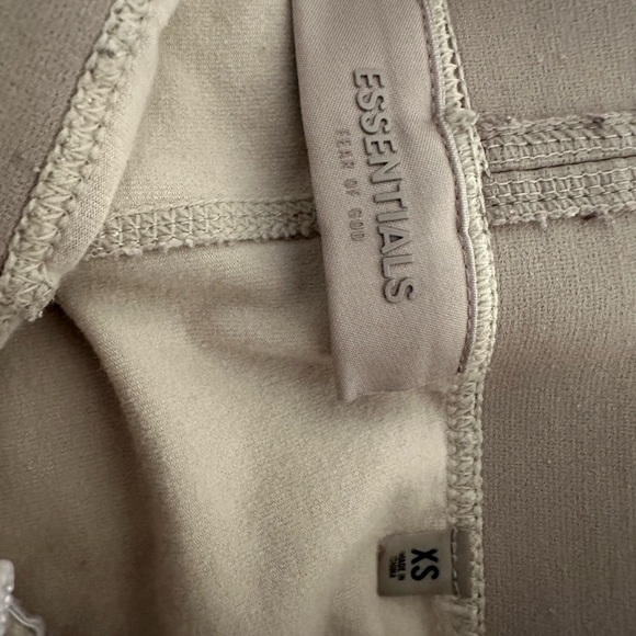 Essentials leggings - Picture 3 of 3